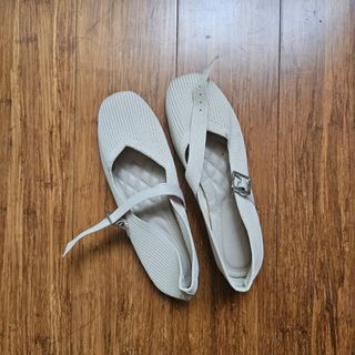 (Category: ) located in . Submitted by arydeclutters (Listing ID 1469996462, Image 1). Description: .