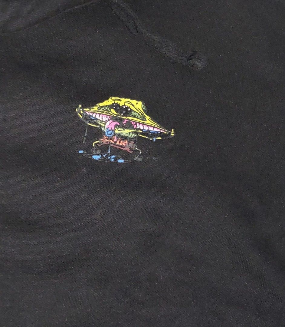 Mind Sponge hoodie (Category: Coats, Jackets and Outerwear) located in Daet. Submitted by stonervoid (Listing ID 1470140079, Image 3). Description: Mind Sponge pullover hoodie 21.5x28 500 shipped.