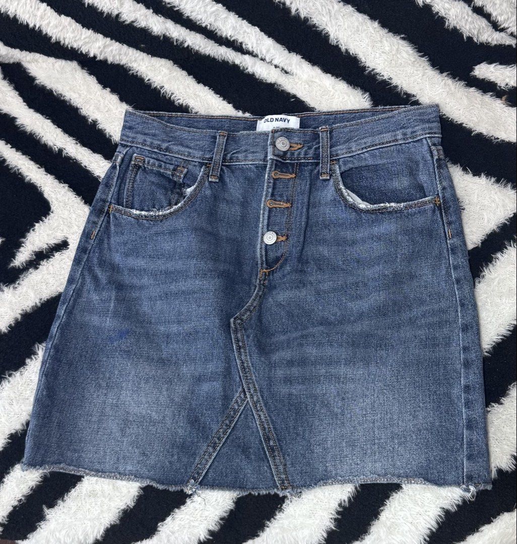 Mini Denim Skirt (Category: Skirts) located in Dumaguete. Submitted by whimsyqueen03 (Listing ID 1470014983, Image 1). Description: .