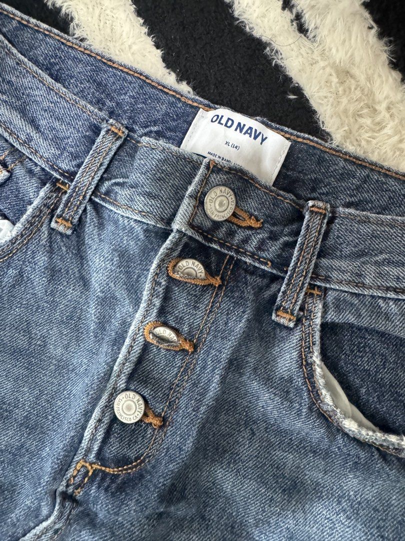 Mini Denim Skirt (Category: Skirts) located in Dumaguete. Submitted by whimsyqueen03 (Listing ID 1470014983, Image 2). Description: .