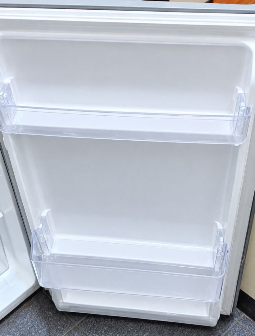 MINI FRIDGE (Category: Refrigerators and Freezers) located in Manila. Submitted by doraemmonn (Listing ID 1468196928, Image 3). Description: Used like new and carefully , selling it because of relocation Price is negotiable.