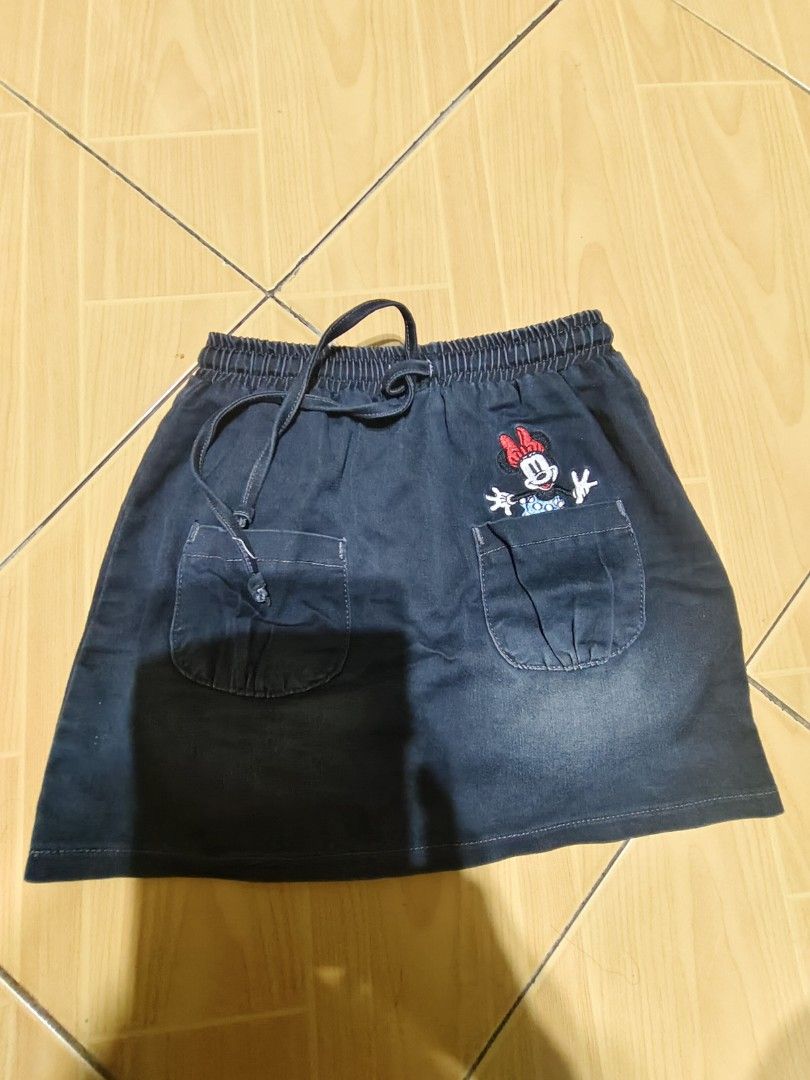 Minnie mouse skirt (Category: Babies & Kids Fashion) located in Bacoor. Submitted by annsarisaristore (Listing ID 1470007635, Image 2). Description: Minnie Mouse Skirt Size 10 on tag.