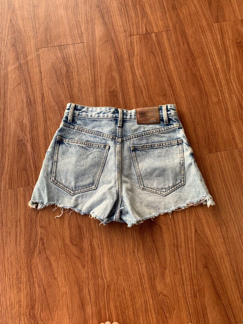 MISS SIXTY DENIM SHORTS /27-28 (Category: Shorts) located in Cebu City. Submitted by hiddenlabel (Listing ID 1469959313, Image 2). Description: TAPE MEASURE SIZE 27-28 SIZE ON TAG 26 GOOD AS NEW SEE LAST PIC FOR WW .