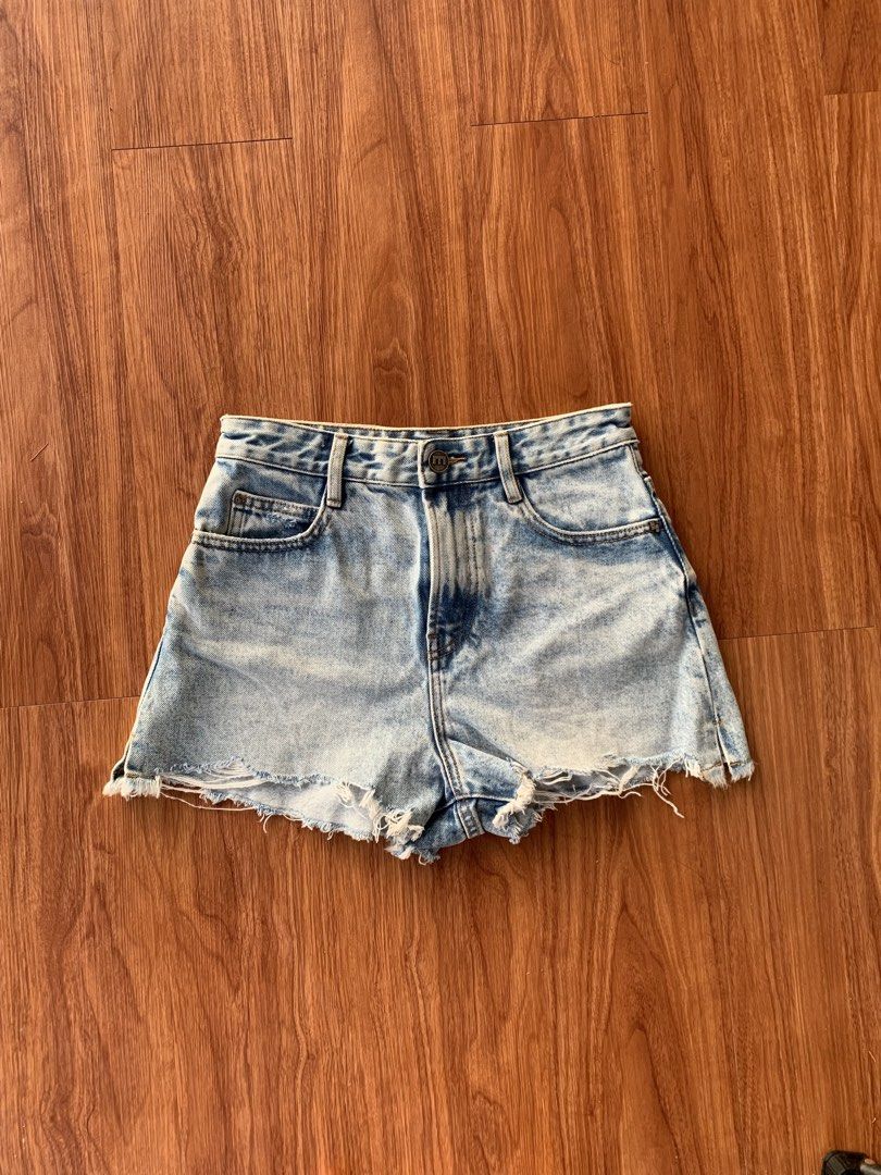 MISS SIXTY DENIM SHORTS /27-28 (Category: Shorts) located in Cebu City. Submitted by hiddenlabel (Listing ID 1469959313, Image 1). Description: TAPE MEASURE SIZE 27-28 SIZE ON TAG 26 GOOD AS NEW SEE LAST PIC FOR WW .