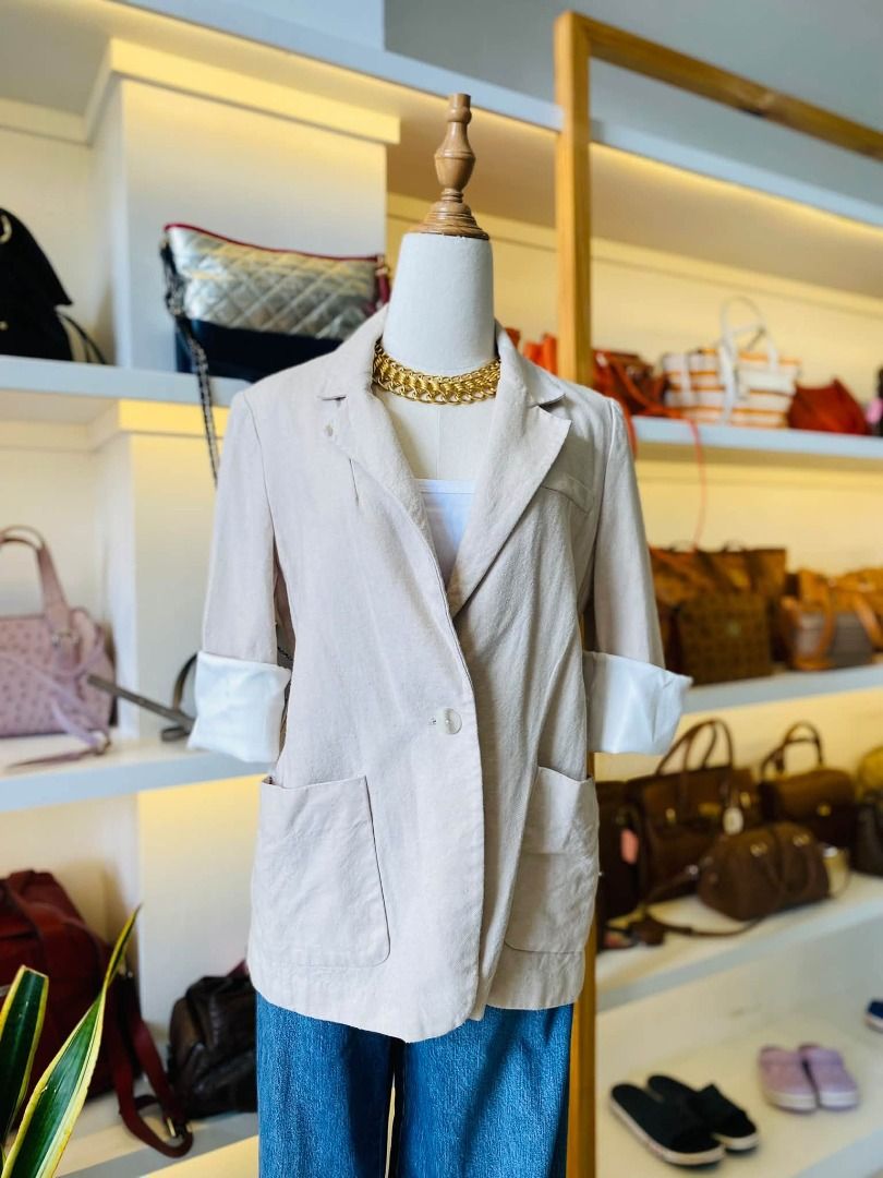 MIXXO CREAM COLOR BLAZER (Category: Coats, Jackets and Outerwear) located in Baguio. Submitted by asna_taku (Listing ID 1470044160, Image 1). Description: MIXX0 CREAM COLOR BLAZER S-M ₱980.