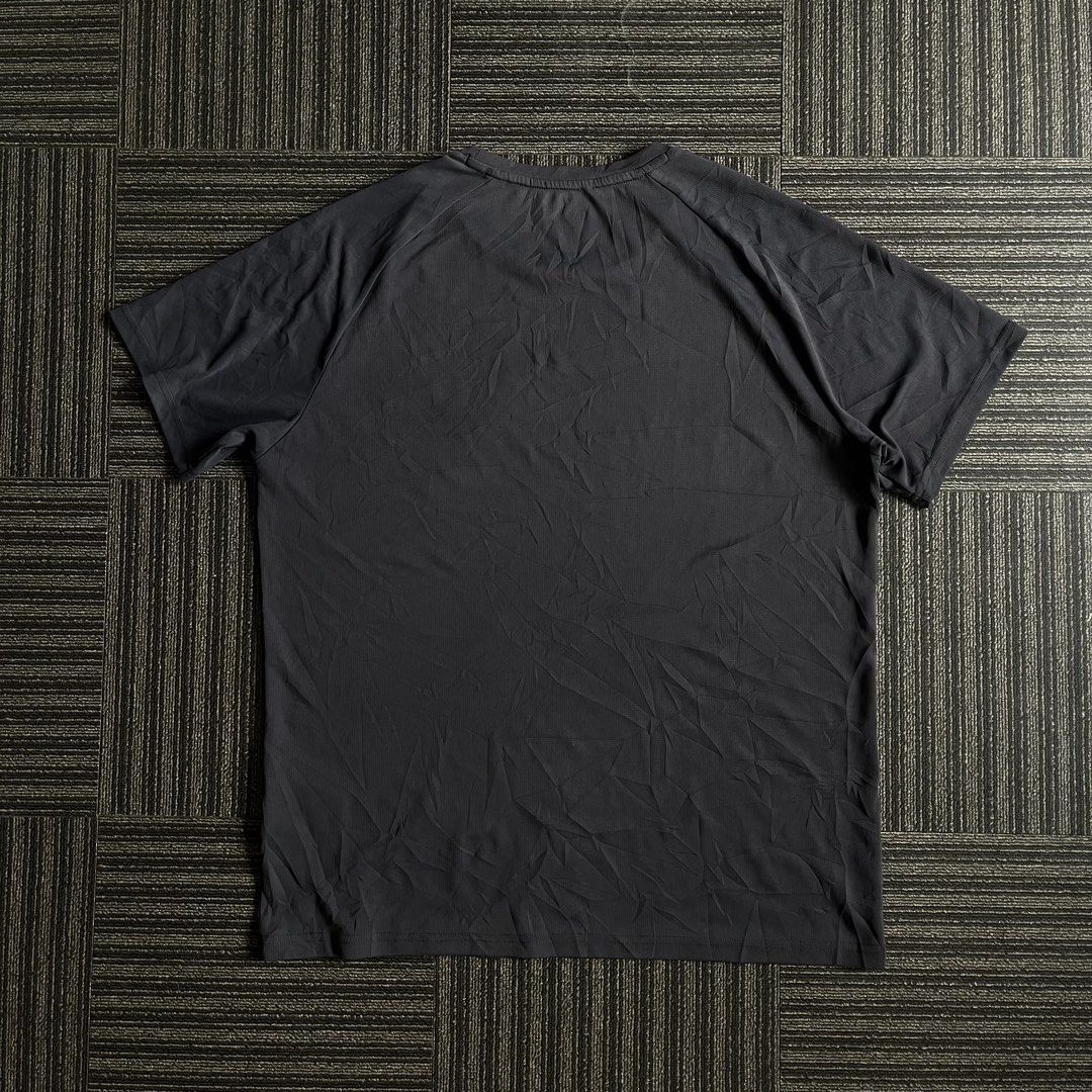 MIZUNO Motion Dry Performance Shirt (Category: Activewear) located in Imus. Submitted by thriftsportph (Listing ID 1470012174, Image 2). Description: Size on Tag : Large (Men) Dimension : L29” W22” Price : 400 Condition : 10/10 Issue : N/A.