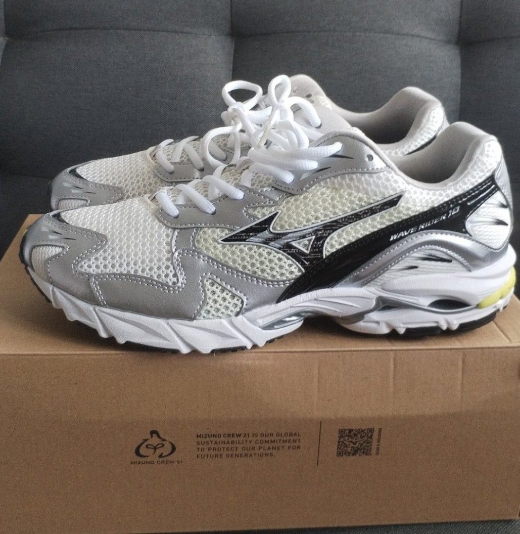 Mizuno Wave Rider 10 (Category: Sneakers) located in Manila. Submitted by dsean22 (Listing ID 1470026249, Image 3). Description: For sale Mizuno Wave Rider 10 Snow White Black Sylvan Green Size 8.5 US UK 7.5/ EUR 41/CM 26.5 100% Brand new and original with box Can do shipping via lalamove/LBC Cavite/Manila Loc..