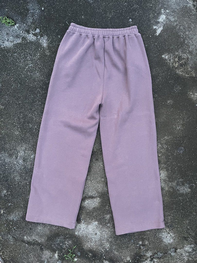 Mkstreetwear sweatpants (Category: Joggers) located in Amadeo. Submitted by wil.thriftypicks (Listing ID 1470061080, Image 2). Description: ‼️Mkstreetwear sweatpants‼️ Waistline 30 - 37 Length 41 Leg opening 11.5 🏷️ Php 200 Excellent condition Comment (Mine)/ message if interested. 📍Amadeo, Cavite.