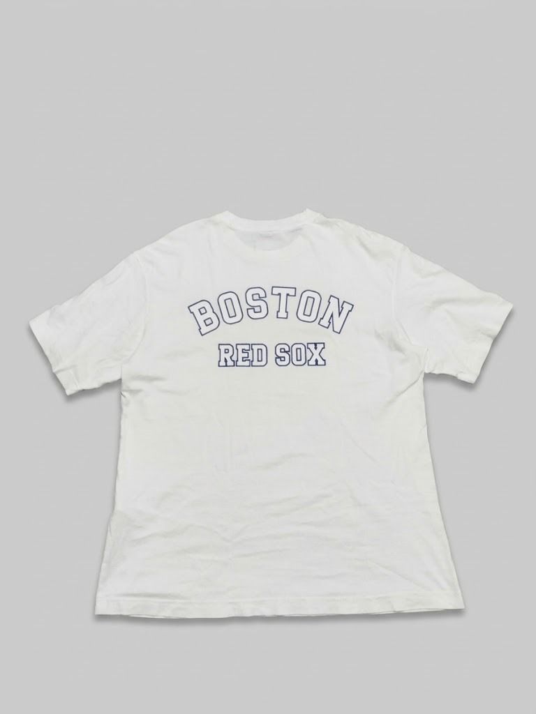 MLB Boston Red Sox White Graphic T-Shirt (Category: Tshirts & Polo Shirts ) located in Caloocan City. Submitted by silverdragon_aaed38 (Listing ID 1470119629, Image 2). Description: MLB Team Boston Red Sox T-Shirt Complete Tags Size Large Dimes W 22 L 28.5 Color Rate: 10 Issue: Light yellow stain and light fade logo front ( Already remove darker yellow stain need wash again only ) 450 +sf.