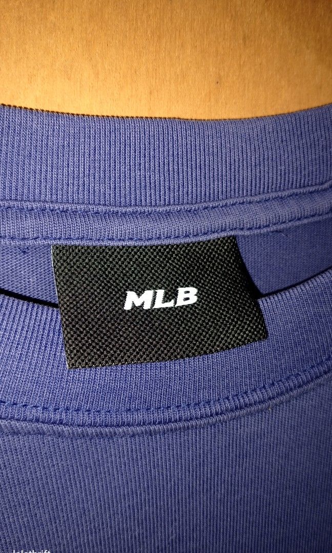 MLB heart logo (Category: Tshirts & Polo Shirts ) located in Batangas. Submitted by lelethrift.com (Listing ID 1469973101, Image 2). Description: MLB heart logo size: Medium to Large authentic Embroidered logo excellent condition crewneck, sakal pa yan only issue: cut washtag.