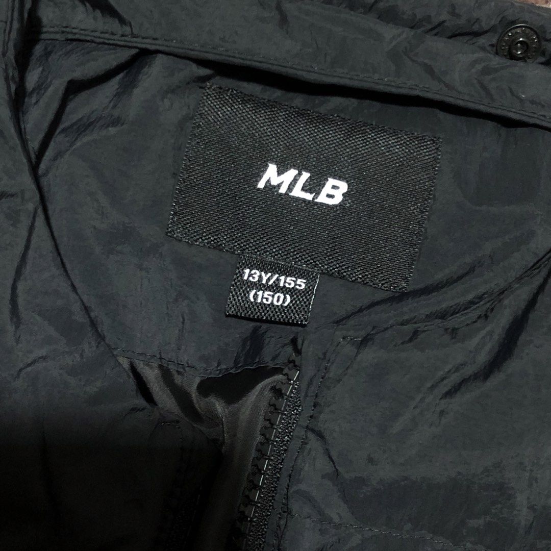 MLB New York Yankees Black Puffer Jacket Size 155 (Category: Coats, Jackets and Outerwear) located in Valenzuela. Submitted by thrift_collection.ph (Listing ID 1470115071, Image 3). Description: - Brand: MLB (New York Yankees) - Color: Classic Black - Size: 13Y / 155 - Material: Warm duck down and feather filling - Design: Zip-up front, collarless style (missing hood), chest logo - Condition: Clean inside and out, excellent warmth.