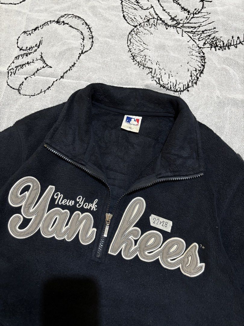 MLB NY YANKEES QZIP (Category: Coats, Jackets and Outerwear) located in Cavite. Submitted by prelovedbyreluv (Listing ID 1470071261, Image 2). Description: 22x28 large xl no issue mlb x uniqlo.