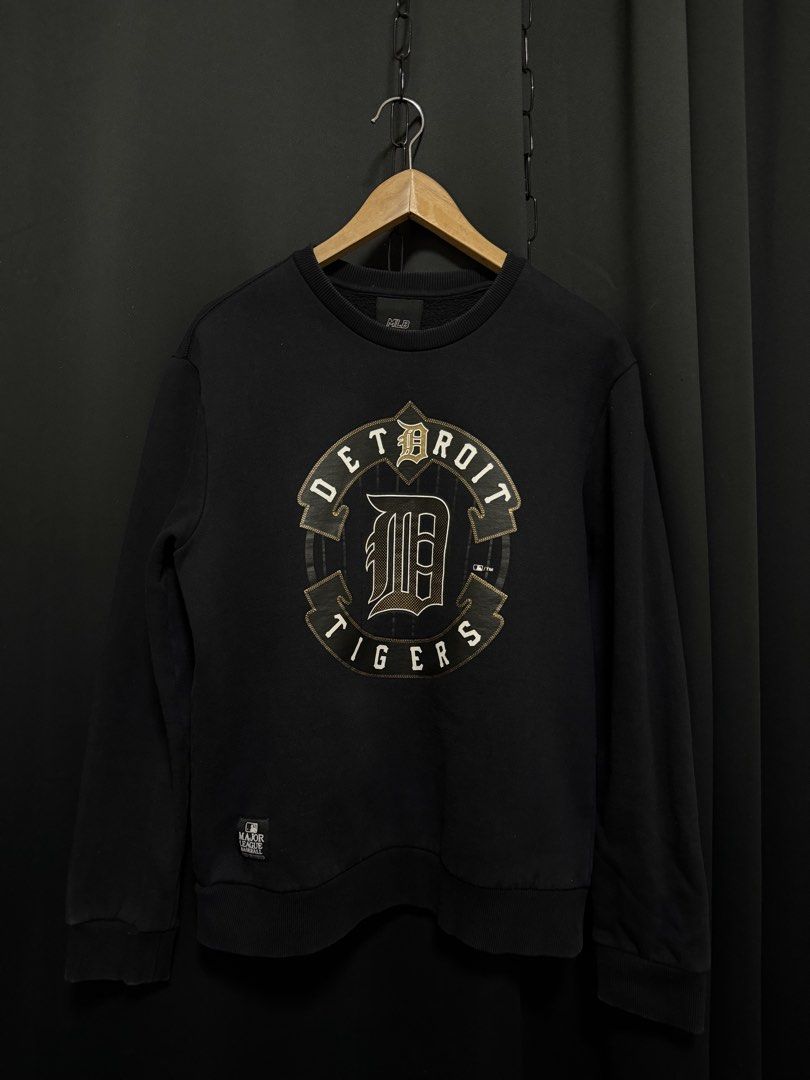 MLB Sweater (Category: Coats, Jackets and Outerwear) located in Manila. Submitted by shopzeno (Listing ID 1469949528, Image 1). Description: Auth Used once No issue L- semi XL .