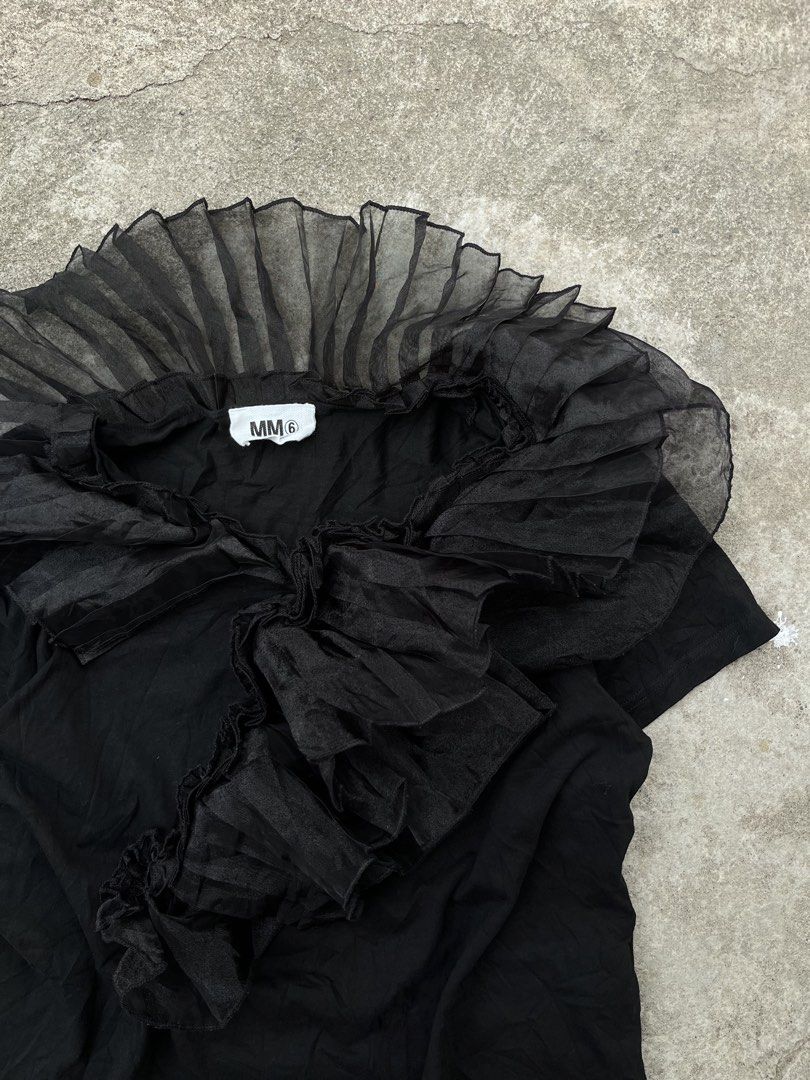 MM6 Maison Martin Margiela (Category: Blouses) located in M'Lang. Submitted by sourcevtg_thrft (Listing ID 1469960176, Image 2). Description: - Authentic - embellished with a dramatic, oversized pleated sheer tulle frill and ruffling collar detail across the neckline and front. - Size Medium .