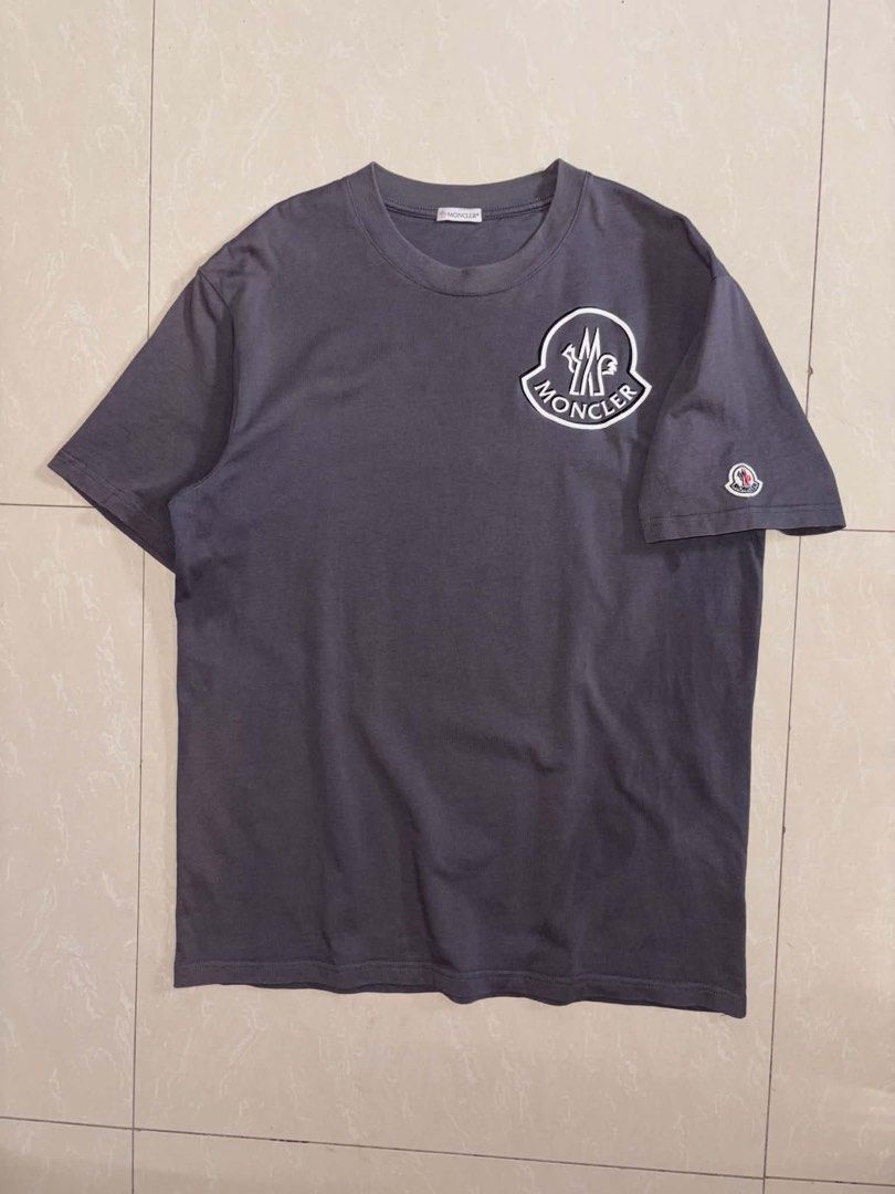 Moncler Tee (Category: Tshirts & Polo Shirts ) located in Lucena. Submitted by deniman (Listing ID 1470009978, Image 2). Description: Moncler Tee Fits Large L:30 W:22 Dmë.