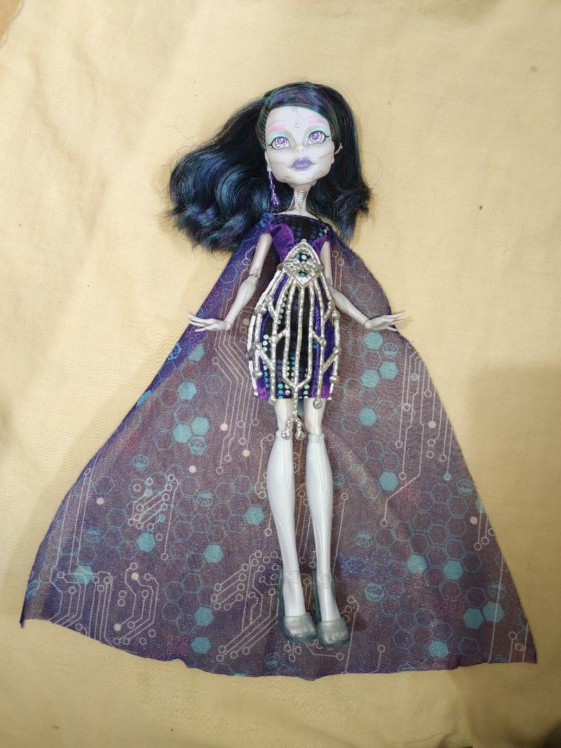 Monster high doll (Category: Kids Toys) located in Bulacan. Submitted by for_ever_after (Listing ID 1469984097, Image 1). Description: .