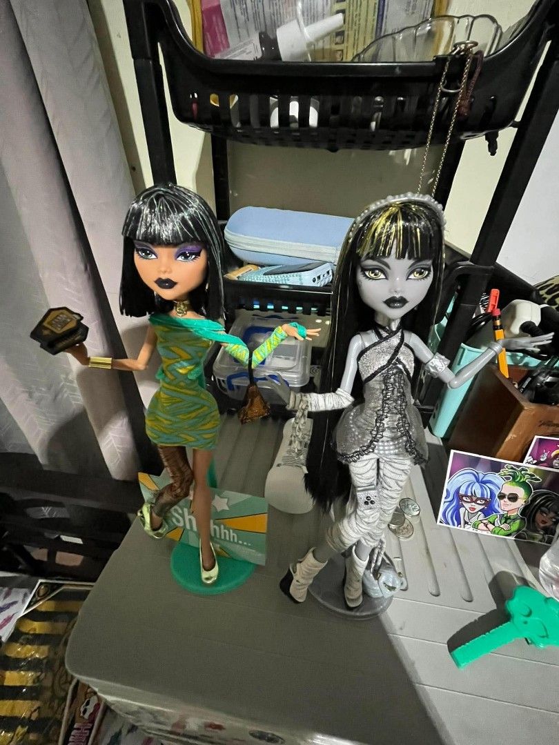 Monster high g1 dolls (Category: Looking For) located in Sibulan. Submitted by glassskintification (Listing ID 1470029704, Image 1). Description: HI GUYSSS selling this beauties cuz I need funds for a m3gan scullector Reel Drama Cleo is only 2.5k!! DOTD Cleo w/ box 2.6k!! PLEASE IF YOU BUYS THESE DOLLS PLEASE GIVE THEM THE LOVE THAT THEY DESERVE AND PLEASE TAKE CARE OF THEME CUZ THESE DOLLS BASICALLY HEALED MY DEPRESSION!!!.