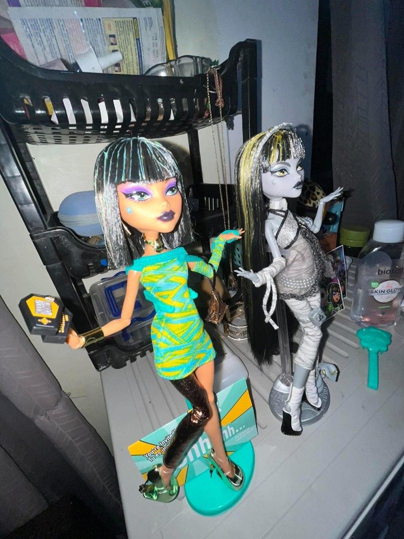 Monster high g1 dolls (Category: Looking For) located in Sibulan. Submitted by glassskintification (Listing ID 1470029704, Image 2). Description: HI GUYSSS selling this beauties cuz I need funds for a m3gan scullector Reel Drama Cleo is only 2.5k!! DOTD Cleo w/ box 2.6k!! PLEASE IF YOU BUYS THESE DOLLS PLEASE GIVE THEM THE LOVE THAT THEY DESERVE AND PLEASE TAKE CARE OF THEME CUZ THESE DOLLS BASICALLY HEALED MY DEPRESSION!!!.