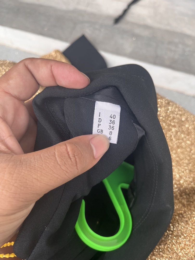 Moshino (Category: Luxury Apparel) located in Manila. Submitted by jimsuron (Listing ID 1470050100, Image 3). Description: .