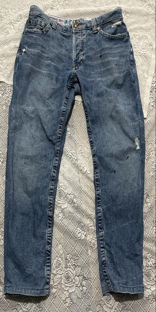 Mossimo Supply Co. Premium Denim Jeans Size 34x30 (Category: Jeans) located in Plaridel. Submitted by ilovebubu28 (Listing ID 1469988945, Image 1). Description: - Brand: Mossimo Supply Co. - Size: 34 x 30 - Color/Wash: Medium blue - Fit: Straight leg cut with classic five-pocket styling - Details: Branded brass button closure and rivet accents Design nya po yung Pagka Distressed edges near pockets with cool, scattered paint spots for an authentic