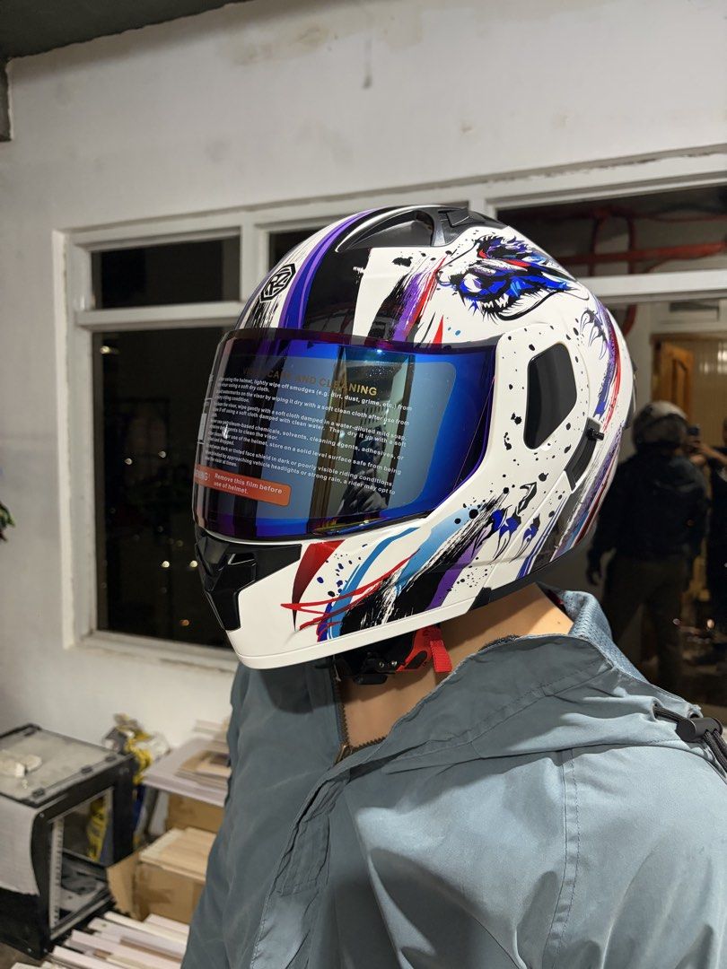 Motorcycle helmet brandnew with visor (Category: Helmets and other Riding Gears) located in Baguio. Submitted by suffering (Listing ID 1470080692, Image 3). Description: Baguio location .
