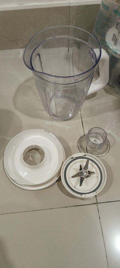 Moulinex Double-Clic Blender (Category: Juicers, Blenders & Grinders) located in Manila. Submitted by cleverdog_a9b18a (Listing ID 1470072150, Image 3). Description: - Brand: Moulinex Double-Clic Blender - (220-240V) with variable speed dial and pulse function - Included Parts: Large clear jug, detachable blade assembly with rubber sealing ring, lid, and measuring cap insert - Condition: 100% clean, complete, and ready for immediate use - Perfect