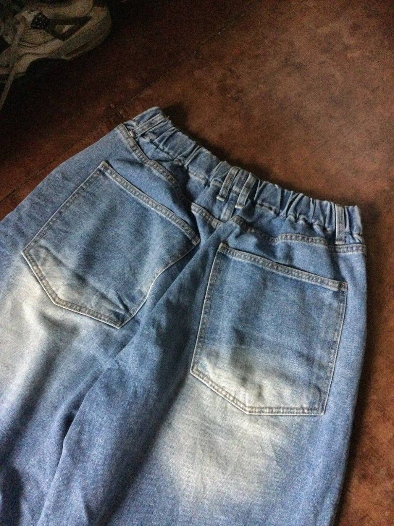 MP+ Baggy Jeans w Washed Designs (Category: Jeans) located in Butuan. Submitted by the_thrift_bots_ (Listing ID 1470082126, Image 3). Description: Mp+ Waist 28-36 Length 43 Thigh 16.5 Hem 10 Issue: Heel Drag Heavy x Thick 450 + sf or meet.