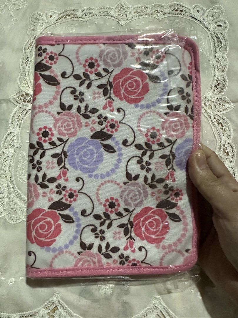 Multipurpose Flower Printed Pouch Organizer (Category: Purses & Pouches) located in Davao. Submitted by favoritepreloved (Listing ID 1470120731, Image 2). Description: .