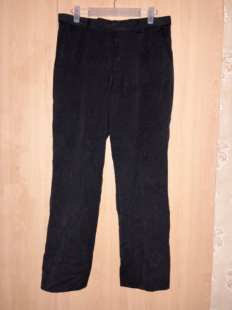 Musinsa Standard Black Pants Size 30 (Category: Trousers) located in Placer. Submitted by talaalond61563 (Listing ID 1470050125, Image 1). Description: - Brand: Musinsa Standard - Size: 30 - Color: Black - Fit: Standard fit - Details: Clean minimalist design, button closure, back pockets - Condition: Excellent, no major flaws - Styling: Perfect for daily wear, school, or casual office outfits.