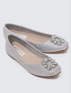 (Category: ) located in . Submitted by yournewwear (Listing ID 1470121282, Image 1). Description: .