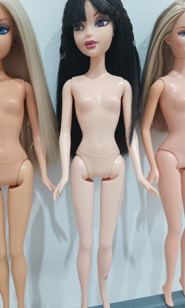 Myscene Nolee (Category: Designer & Blind Box Toys) located in Bacolod City. Submitted by miztyzaah0622 (Listing ID 1470113233, Image 2). Description: Issue: crack neck only -Flawless body -Belly button/Rubber legs -No chips (super ganda ng face) -Bend & snap -Tight joints.