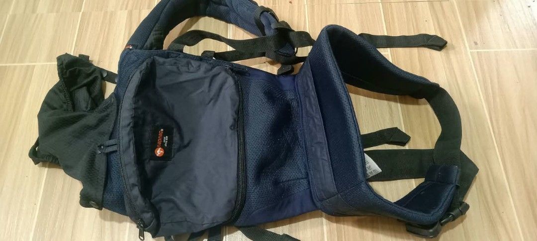 Napnap Baby Carrier Blue (Category: Carriers & Slings) located in Gapan. Submitted by montesnora80204 (Listing ID 1470046280, Image 1). Description: - Brand: Napnap - Color: Navy Blue - Breathable mesh fabric keeps you and baby cool and comfortable - Adjustable straps and padded waist belt for superior ergonomic support - Convenient front storage pocket with zipper for small essentials - Attached black hood provides great sun and wind coverage - 