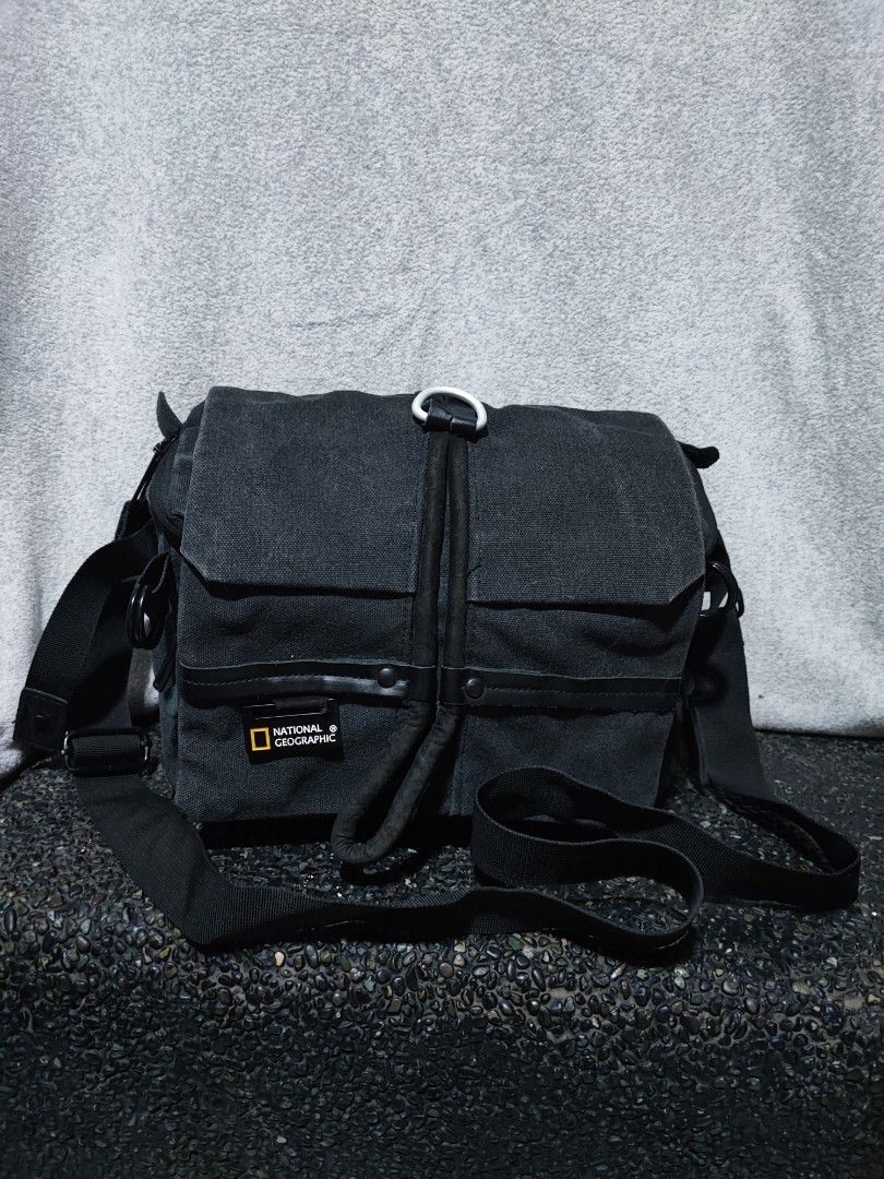 National Geographic Camera Bag (Category: Sling Bags) located in Baguio. Submitted by jayrgijc52758 (Listing ID 1470088660, Image 1). Description: National Geographic camera bag No camera inserts included Excellent condition 1k.
