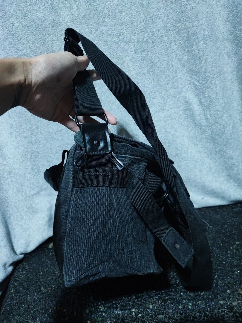National Geographic Camera Bag (Category: Sling Bags) located in Baguio. Submitted by jayrgijc52758 (Listing ID 1470088660, Image 2). Description: National Geographic camera bag No camera inserts included Excellent condition 1k.