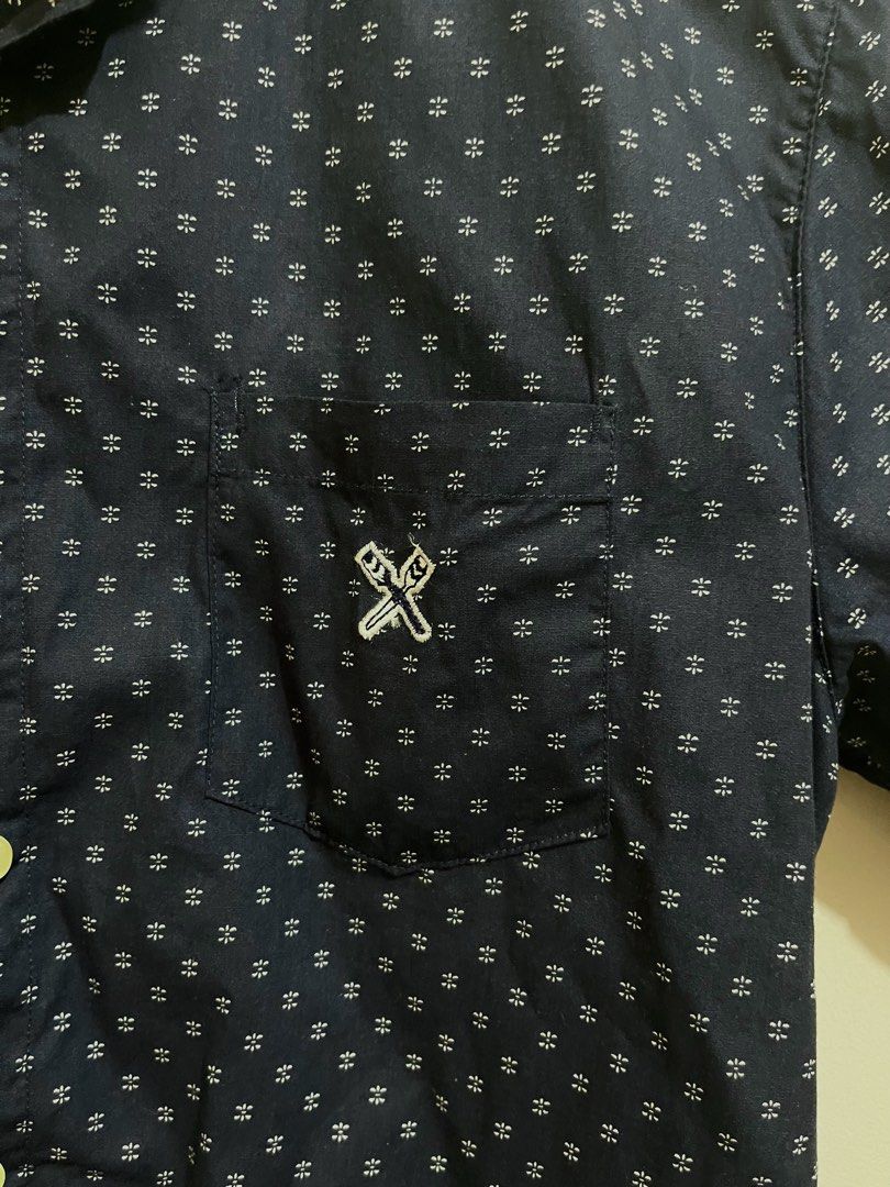 Navy blue polo (Category: Tshirts & Polo Shirts ) located in Apalit. Submitted by advlsqz16 (Listing ID 1470119123, Image 3). Description: Dimes: 21W x 27L Color rate: 9/10 Excellent Condition No issue.