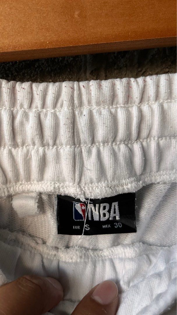 NBA Chicago Bulls White Sweatshort (Category: Shorts) located in Cabuyao City. Submitted by kisyana (Listing ID 1470033916, Image 3). Description: .