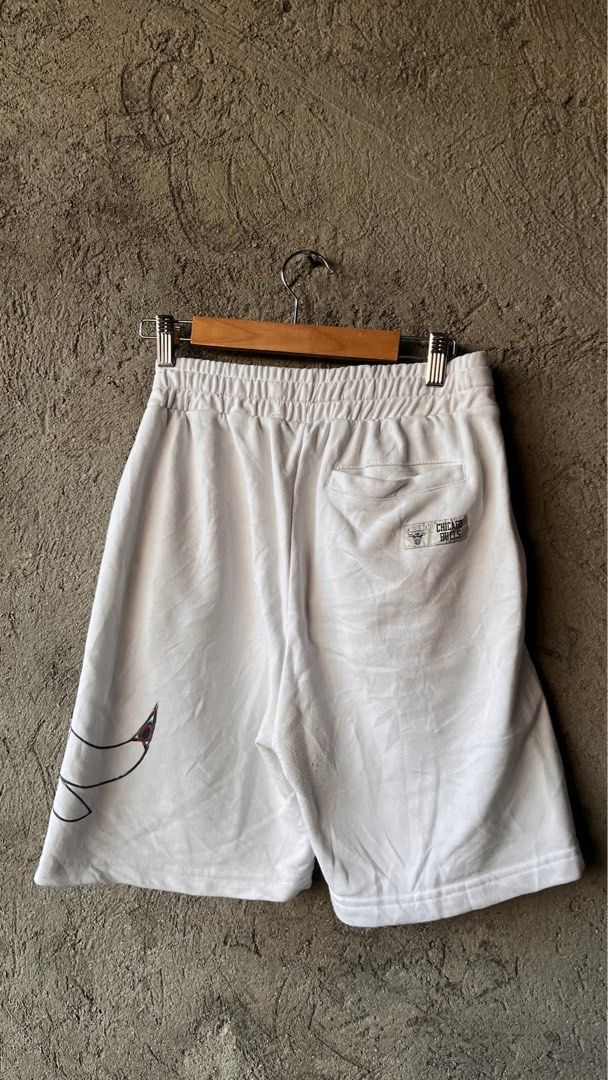 NBA Chicago Bulls White Sweatshort (Category: Shorts) located in Cabuyao City. Submitted by kisyana (Listing ID 1470033916, Image 2). Description: .