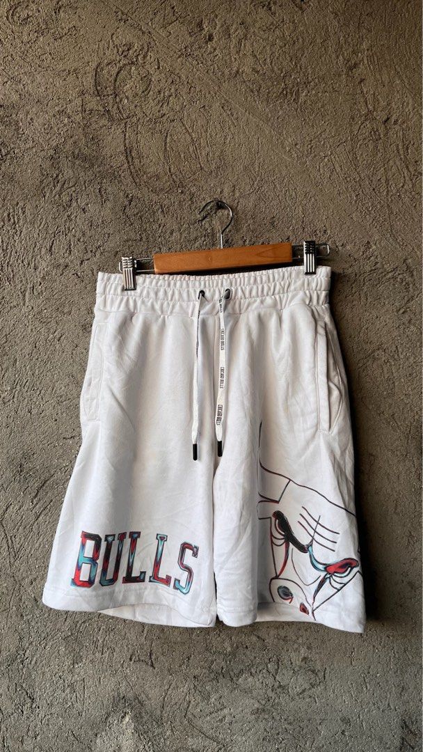 NBA Chicago Bulls White Sweatshort (Category: Shorts) located in Cabuyao City. Submitted by kisyana (Listing ID 1470033916, Image 1). Description: .