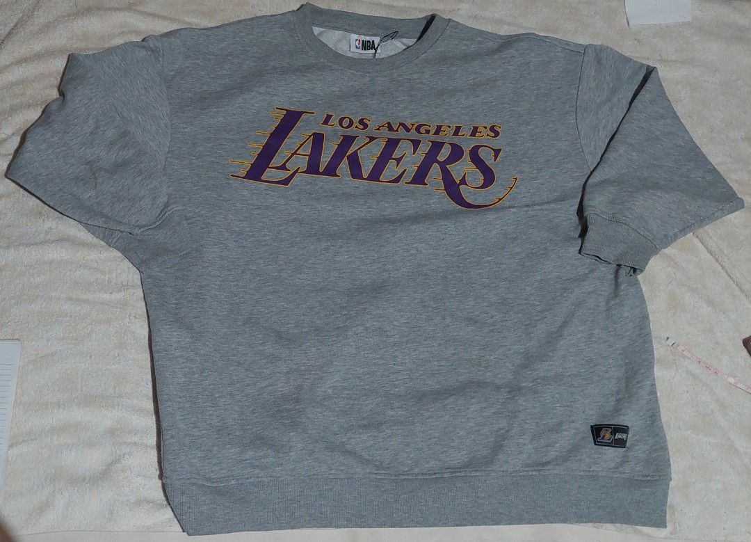 NBA LA LAKERS crewneck sweatshirt (Category: Coats, Jackets and Outerwear) located in Daet. Submitted by stonervoid (Listing ID 1470113025, Image 1). Description: NBA LA LAKERS crewneck sweatshirt dimes 26x29 sleeve 19 500 shipped.