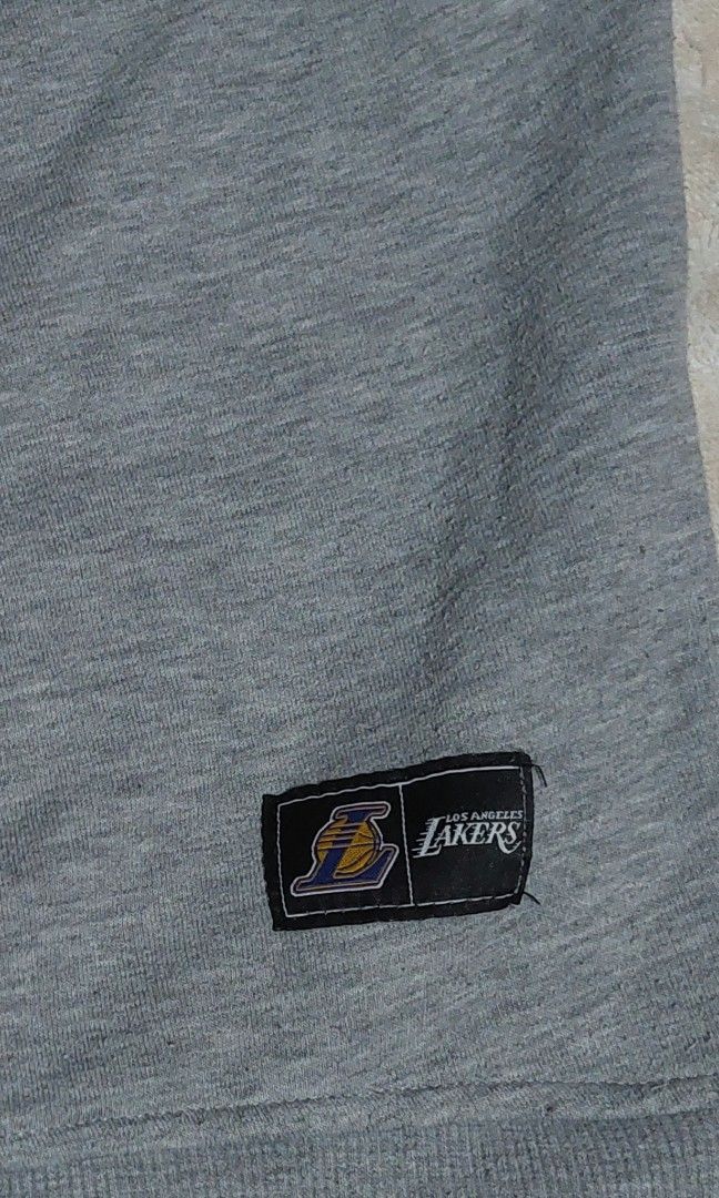 NBA LA LAKERS crewneck sweatshirt (Category: Coats, Jackets and Outerwear) located in Daet. Submitted by stonervoid (Listing ID 1470113025, Image 2). Description: NBA LA LAKERS crewneck sweatshirt dimes 26x29 sleeve 19 500 shipped.