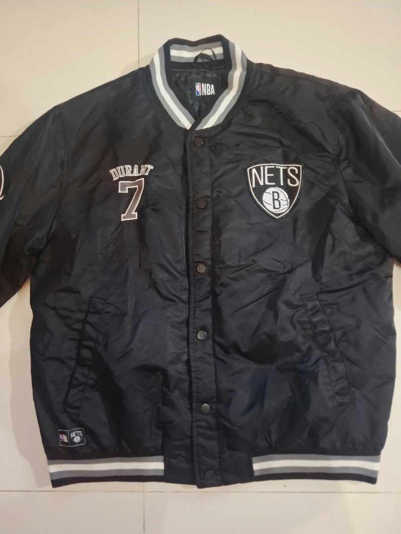 NBA X PRIMARK BROOKLYN NETS KEVIN DURANT VARSITY/BOMBER JACKET (Category: Coats, Jackets and Outerwear) located in Narvacan. Submitted by jigger85 (Listing ID 1470075554, Image 2). Description: NBA X PRIMARK BROOKLYN NETS KEVIN DURANT VARSITY/BOMBER JACKET like new no issue logo/print embroidered size: large on tag dimes: 23 1/2 x 27 loc. ilocos sur.