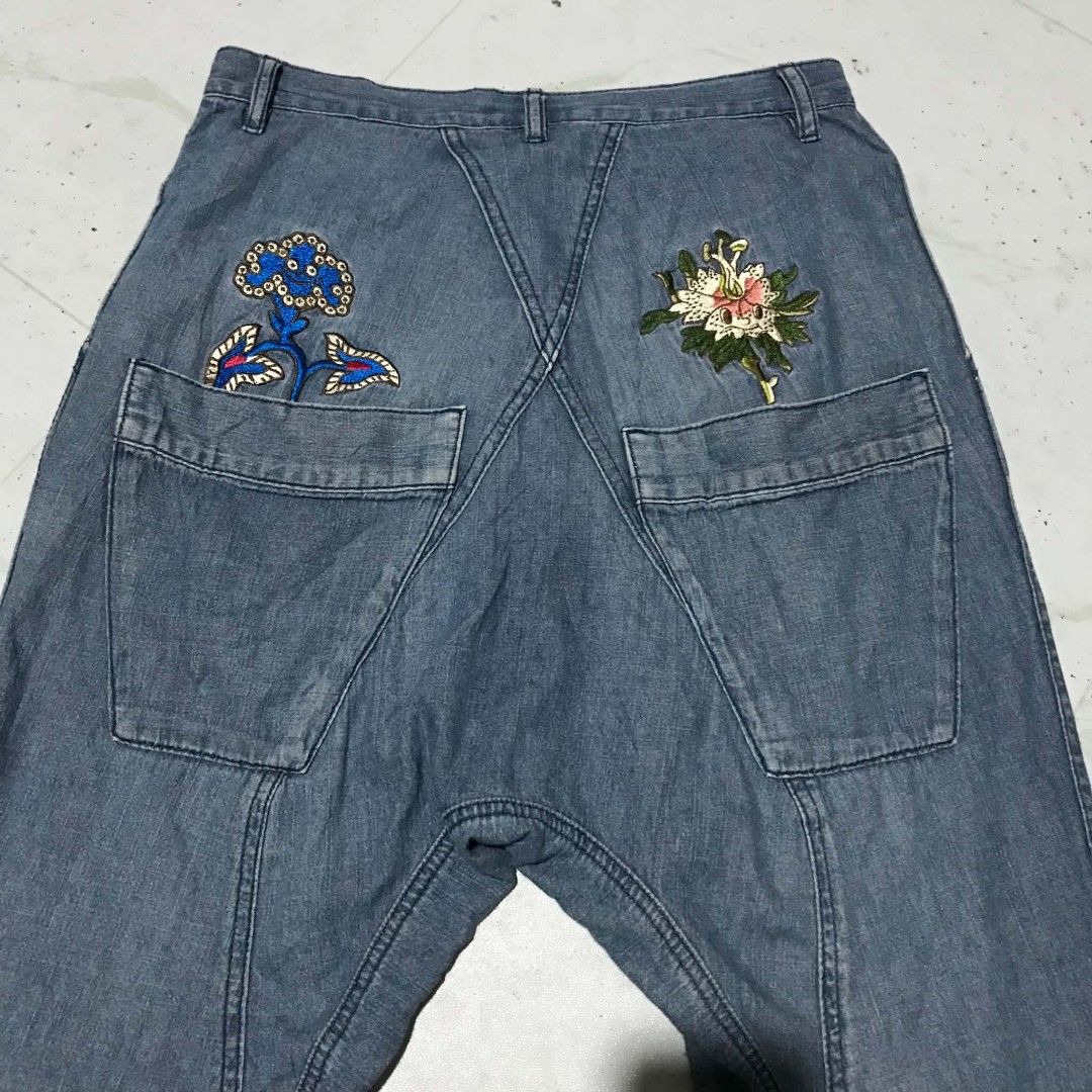 Ne-net Denim Sarouel Pants (Category: Jeans) located in Aloran. Submitted by thrift_hunter73 (Listing ID 1470061961, Image 3). Description: Ne-net Denim Sarouel Pants.