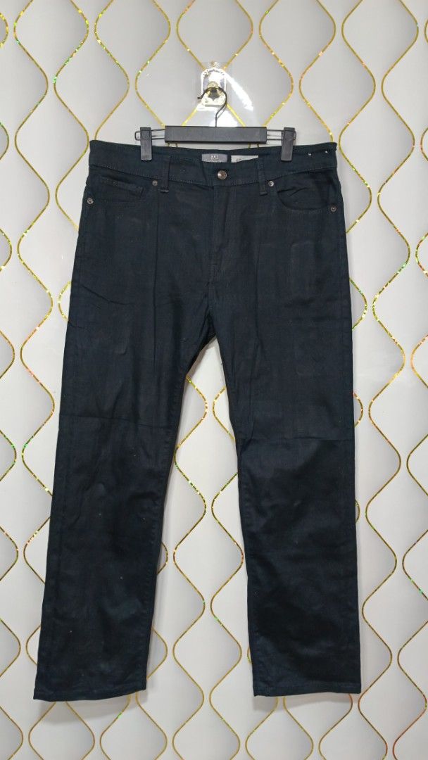 NET Original Denim Collection Black Jeans (Category: Jeans) located in Manila. Submitted by zariyah.1986 (Listing ID 1469964174, Image 1). Description: - Brand/Model: NET Original Denim Collection - Color: Black (Dark Wash) - Size: 33 (with size details tagged on waistband) - Fit: Classic straight fit - Features: Standard pockets and button closure - Condition/Style: Versatile for daily wear and easy to style.