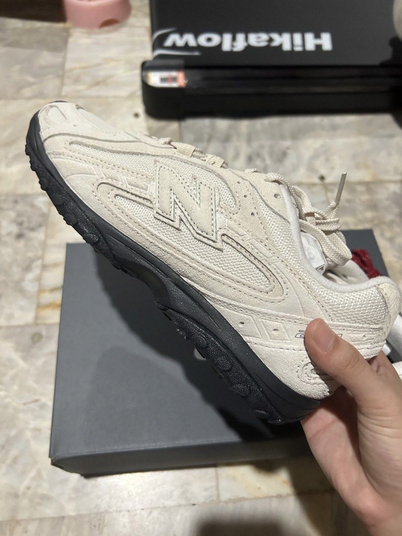 New Balance 204L Medium Moyen (Category: Sneakers) located in Manila. Submitted by blueshark27 (Listing ID 1470072986, Image 2). Description: FOR SALE: New Balance 204L Medium Moyen (Brand New) 👟✨ 📌 Condition: Never used / Brand New 📌 Purchased from: Foot Locker 📌 Includes: Extra red shoelaces 📌 W/ box 📌 Size: • US 6.5 Men’s • US 8 Women’s 💰 Price: P 6000 📦 Shipping: Grab delivery available (shouldered by buyer) 🤝 Meet-up: BGC High Stree
