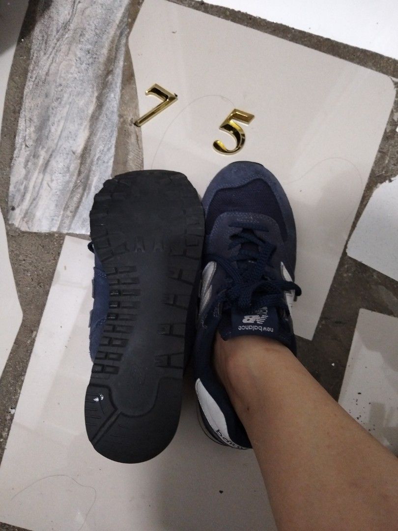New Balance 574 (Category: Sneakers) located in El Salvador. Submitted by francheskaukayukay (Listing ID 1470008480, Image 3). Description: .