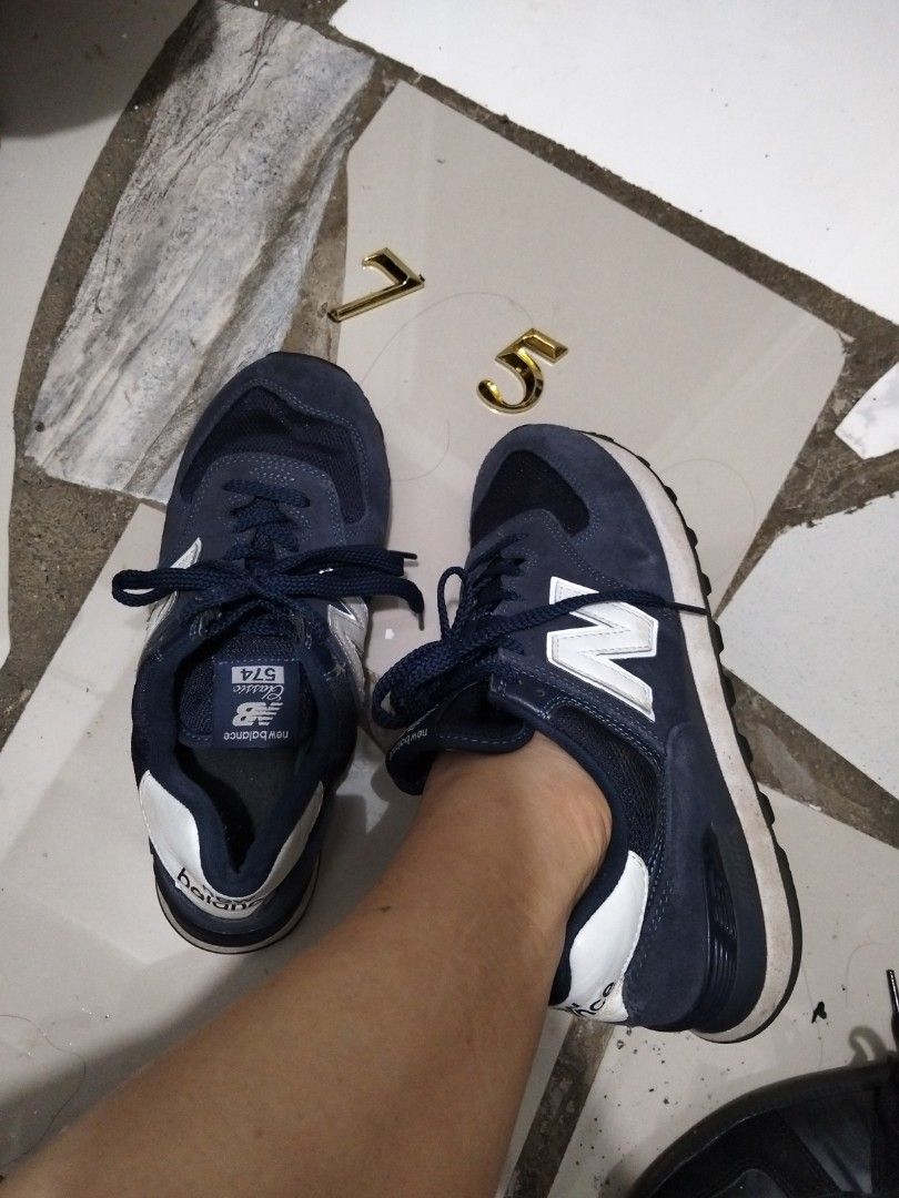New Balance 574 (Category: Sneakers) located in El Salvador. Submitted by francheskaukayukay (Listing ID 1470008480, Image 2). Description: .