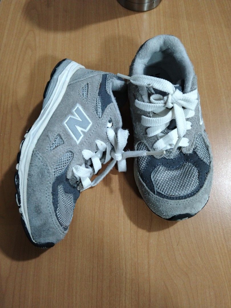 New Balance 990 (Category: Babies & Kids Fashion) located in El Salvador. Submitted by francheskaukayukay (Listing ID 1469953877, Image 2). Description: 16 cm.