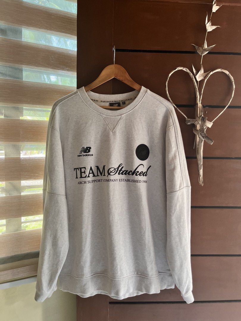 New Balance Team Stacked Arch Support Sweatshirt (Category: Coats, Jackets and Outerwear) located in Tagum. Submitted by thisisdavethriftzzz (Listing ID 1470036112, Image 1). Description: Dimension⬇️ Width: 24 Length: 29 Issue: Stain Color rate: 9/10 ₱400.