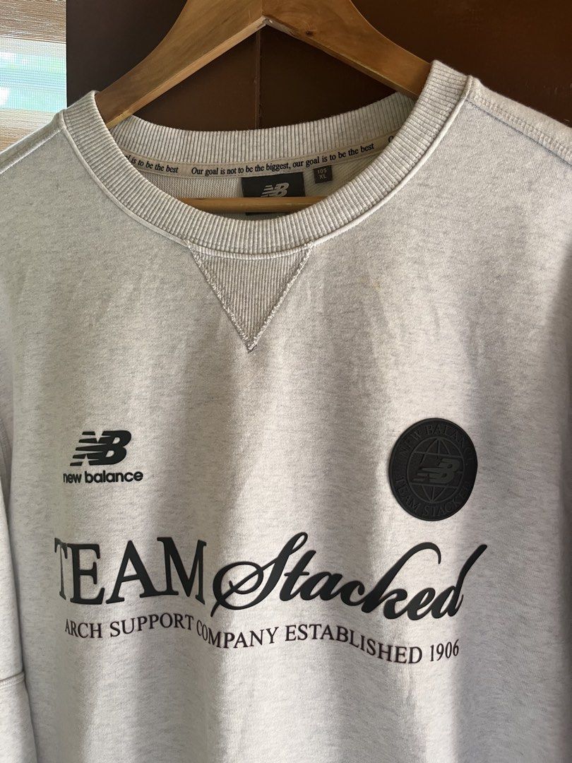 New Balance Team Stacked Arch Support Sweatshirt (Category: Coats, Jackets and Outerwear) located in Tagum. Submitted by thisisdavethriftzzz (Listing ID 1470036112, Image 2). Description: Dimension⬇️ Width: 24 Length: 29 Issue: Stain Color rate: 9/10 ₱400.