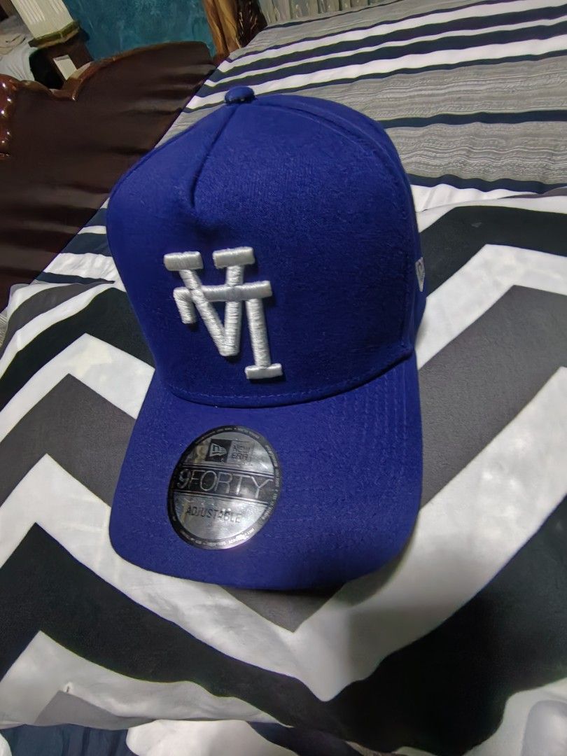 New Era 9FORTY LA Dodgers Blue Adjustable Cap (Category: Caps & Hats) located in Manila. Submitted by snooks1938 (Listing ID 1470116480, Image 1). Description: Up For Sale.. NEW ERA LA CAP UPSIDE DOWN LOGO EDITION.. GUARANTEED AUTHENTIC OR TRIPLE UR MONEY BACK.. GUARANTEED.. - Brand: New Era 9FORTY - Color: Royal Blue with White LA Dodgers embroidery - Details: Small New Era flag logo on the side - Condition: Brand new with flat sticker still att